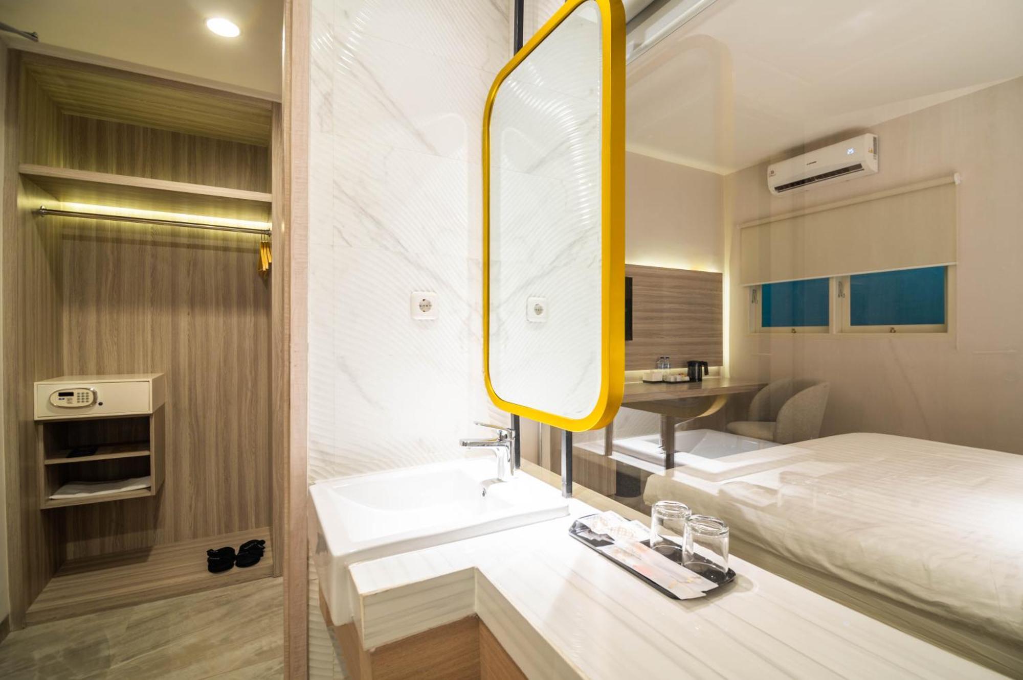 Yulia Hotel Managed By Hig Gorontalo Dış mekan fotoğraf