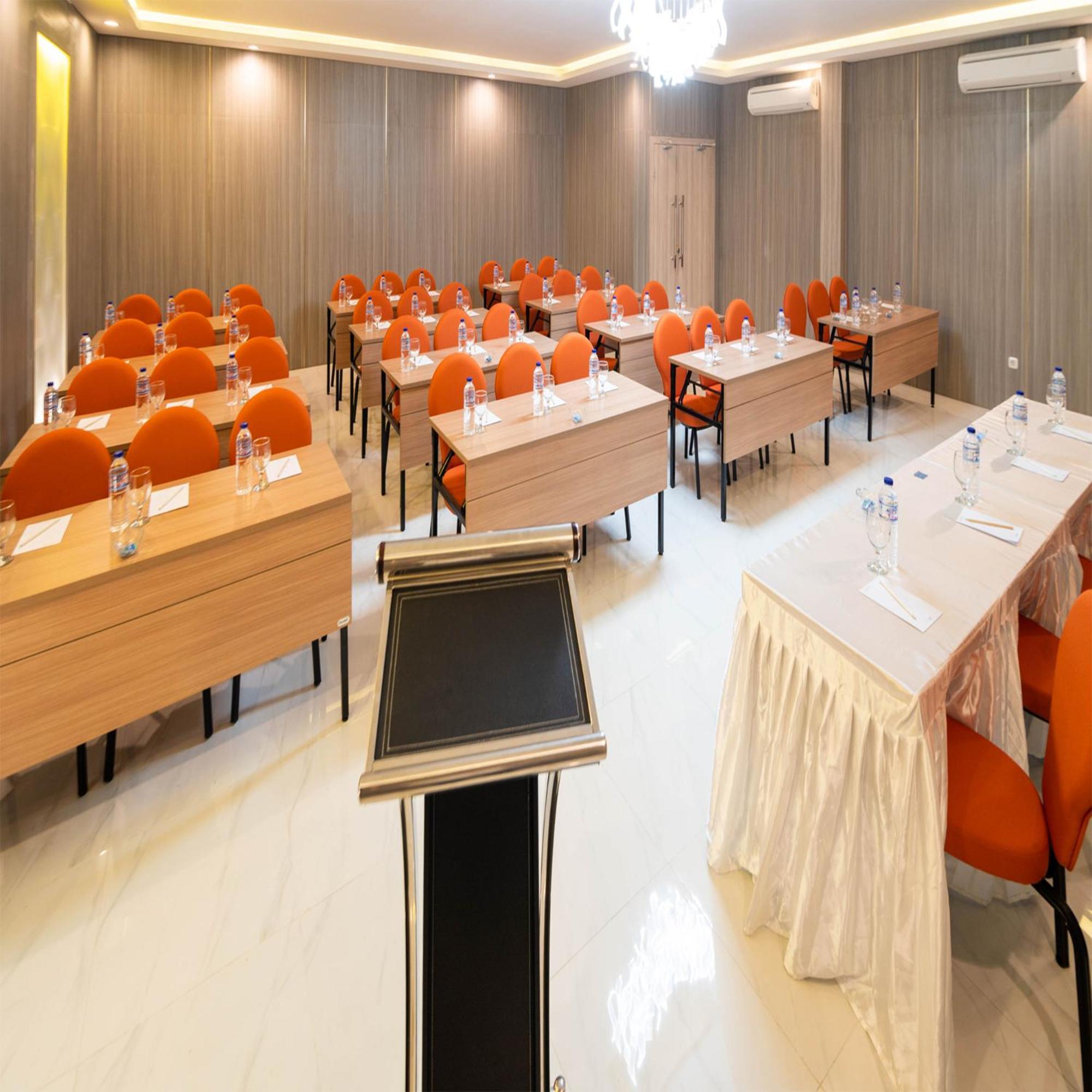 Yulia Hotel Managed By Hig Gorontalo Dış mekan fotoğraf